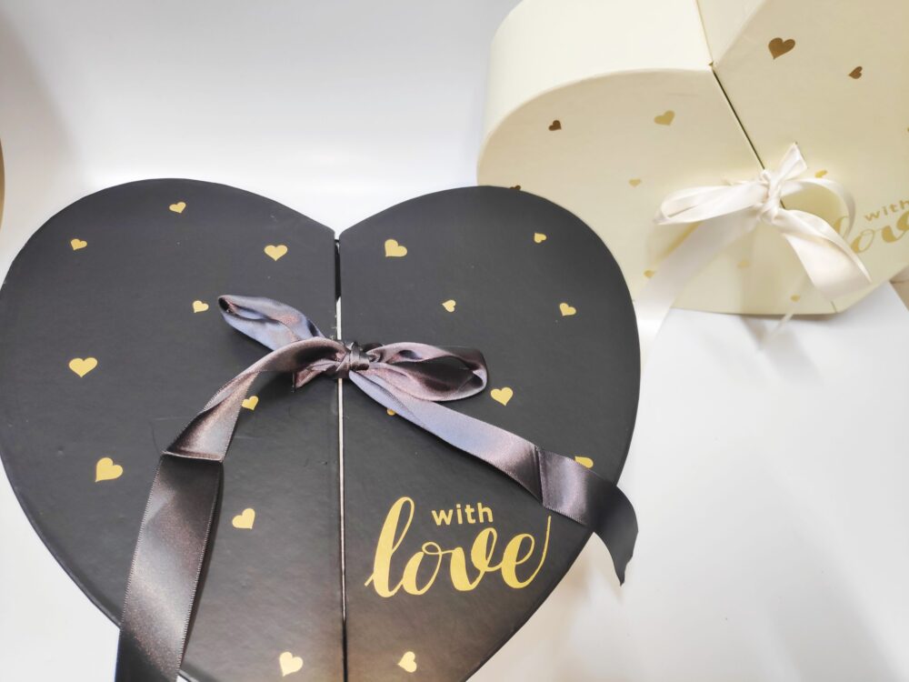זוג קופסאות with love